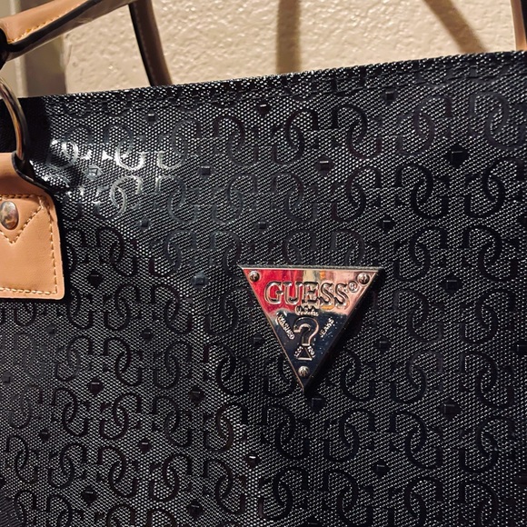 Guess Travel~Weekender Tote - Picture 3 of 6